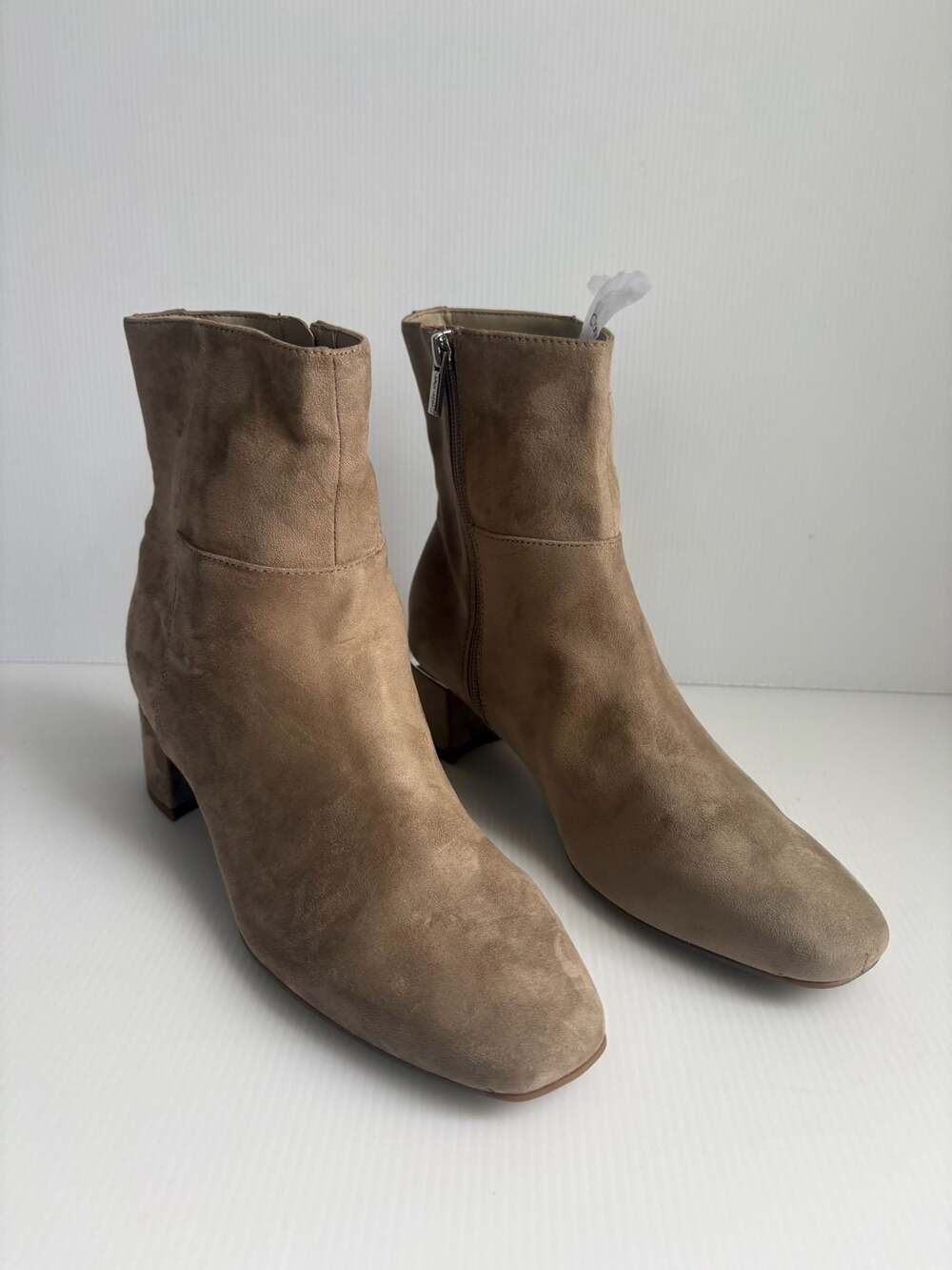 Calvin Klein KCPARRY3 Taupe Suede Ankle Boots size 8 M New